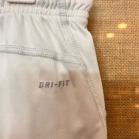 Women's Nike Dri-FIT Tempo Shorts - Picture 6 of 8